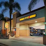 Super 8 By Wyndham North Hollywood