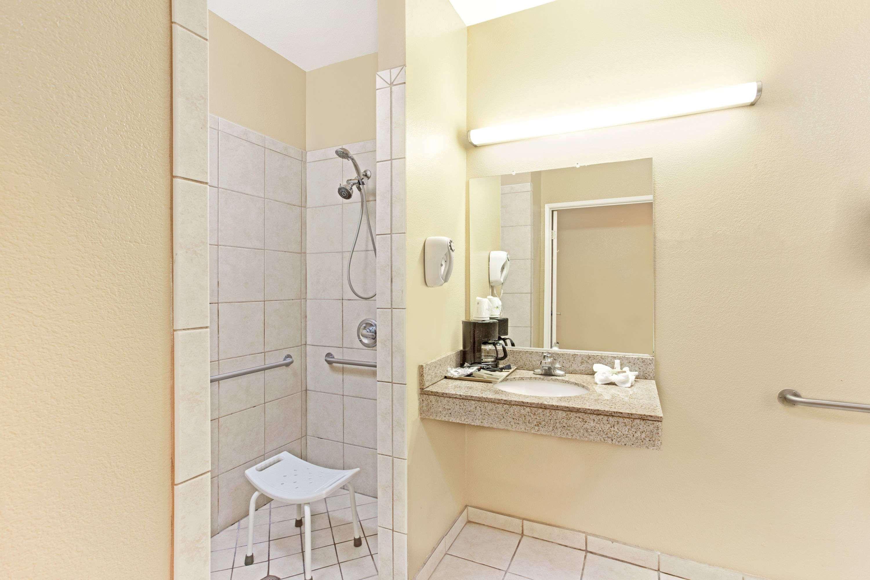 Super 8 By Wyndham North Hollywood 2*