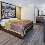 Super 8 By Wyndham North Hollywood