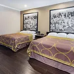 Super 8 By Wyndham North Hollywood
